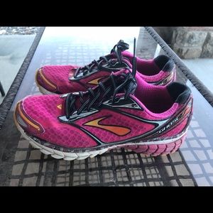Women’s Brooks Ghost Tennis Shoes
